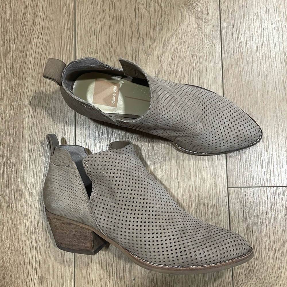 Dolce Vita preforated taupe ankle booties boots size 5.5